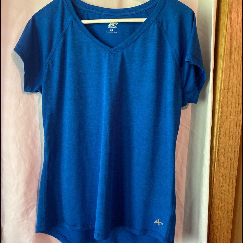 Tee